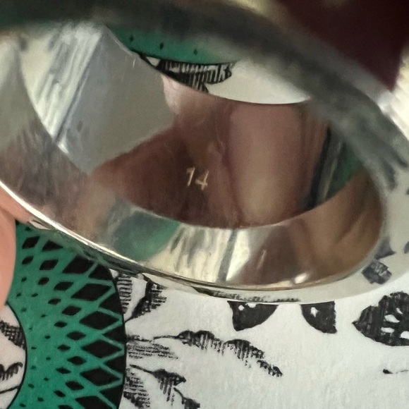 Authentic Gucci wide band ring - Picture 7 of 8